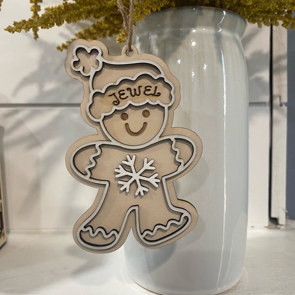 LASER ENGRAVED HANDS PAINTED GINGERBREAD ORNAMENTS 🎄 - Picture 3 of 4